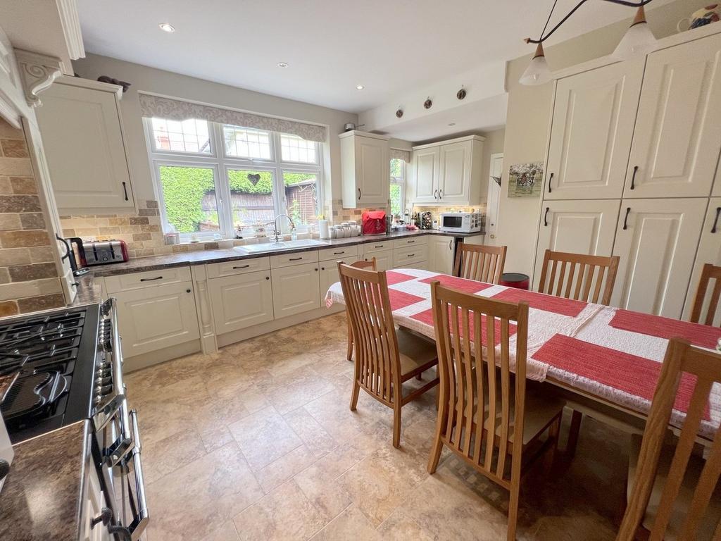 Kitchen/Breakfast Room
