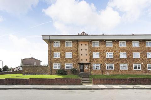 1 bedroom flat for sale - Knights Way, Ilford, IG6