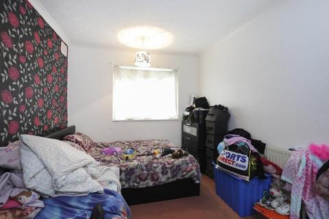1 bedroom flat for sale - Knights Way, Ilford, IG6