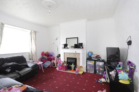 1 bedroom flat for sale, Knights Way, Ilford, IG6