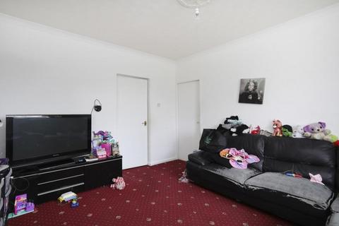 1 bedroom flat for sale, Knights Way, Ilford, IG6