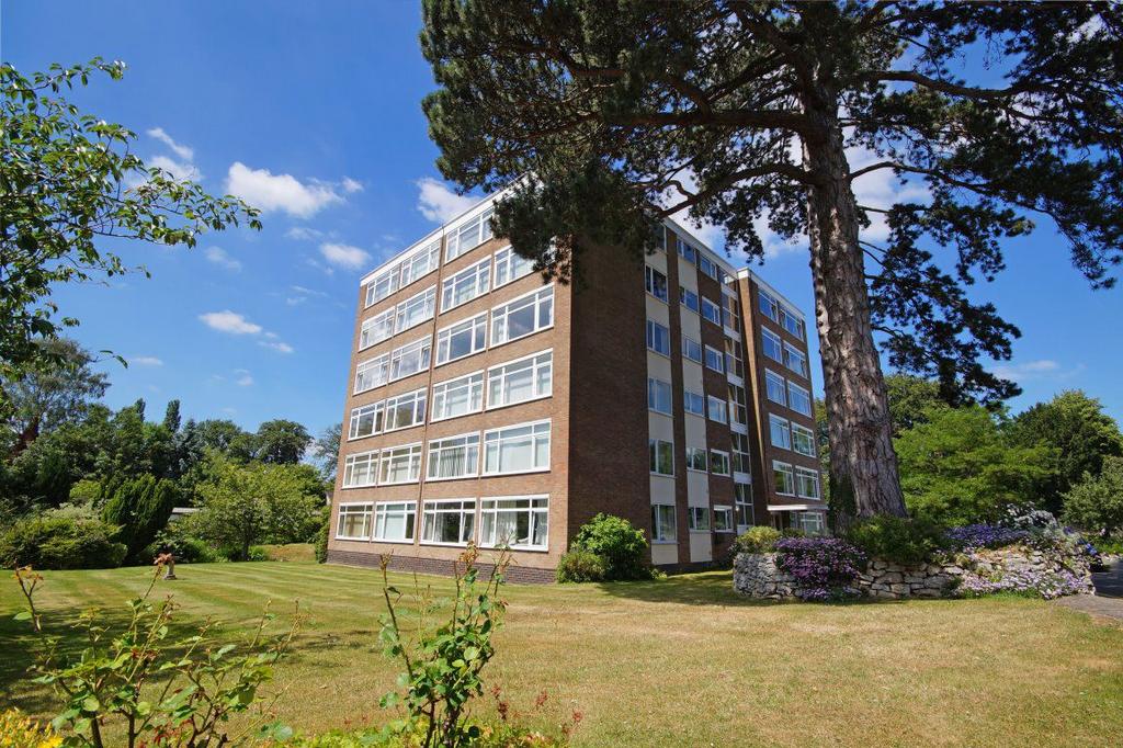 Charlton Kings GL53 9BQ 1 bed flat £900 pcm (£208 pw)