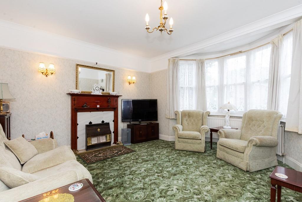 Old Farm Road East, Sidcup, DA15 4 bed semidetached house for sale £