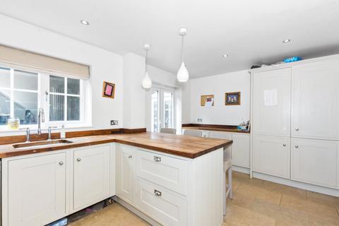 5 Maple Leaf Drive, Sidcup, DA15 8WG