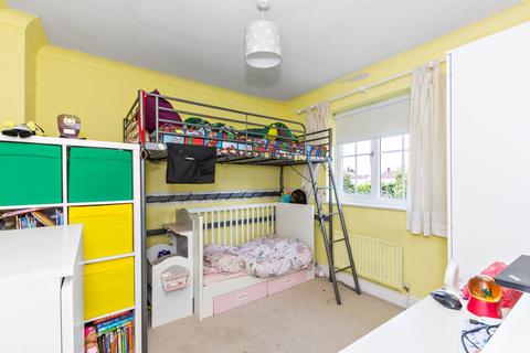 5 Maple Leaf Drive, Sidcup, DA15 8WG