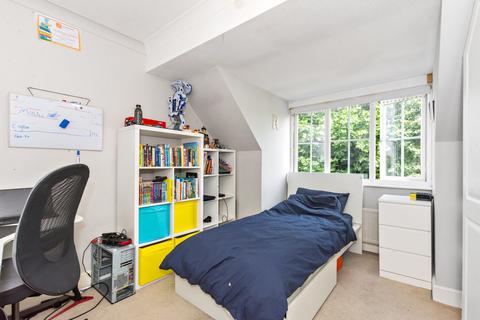 5 Maple Leaf Drive, Sidcup, DA15 8WG
