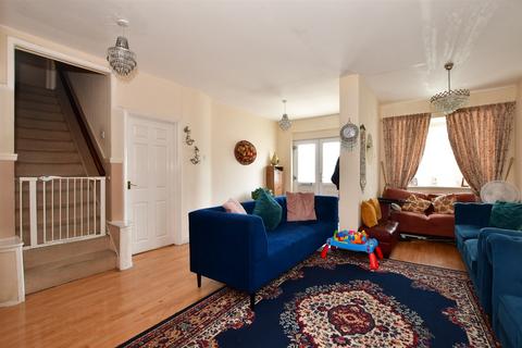 4 bedroom semi-detached house for sale - Clayhall Avenue, Clayhall, Ilford, Essex