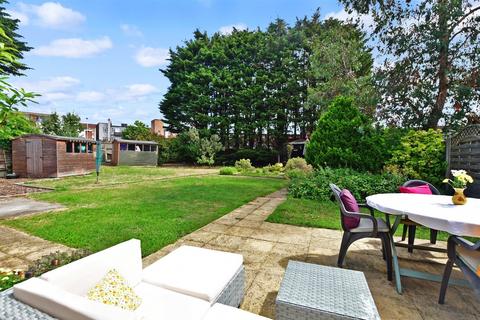 4 bedroom end of terrace house for sale, Woodfield Way, Hornchurch, Essex