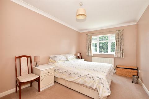 18 Woodfield Way, Hornchurch, RM12 4JA