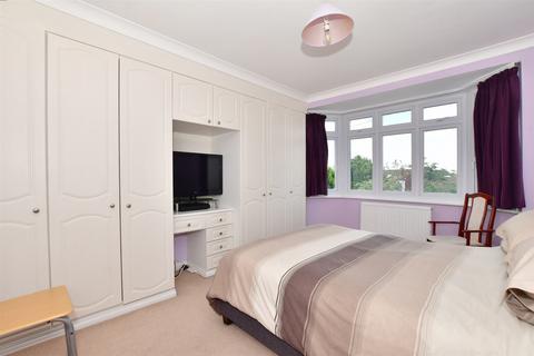 18 Woodfield Way, Hornchurch, RM12 4JA