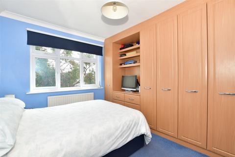 18 Woodfield Way, Hornchurch, RM12 4JA