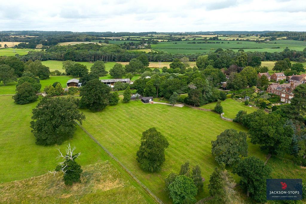 Manor Gardens, Westoning, Bedfordshire, MK45 6 bed detached house for