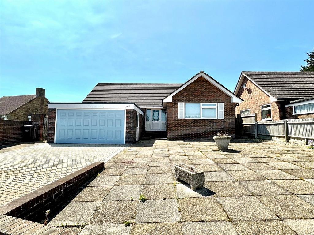 Willingdon Park Drive, Eastbourne, East Sussex, BN22 3 bed bungalow for