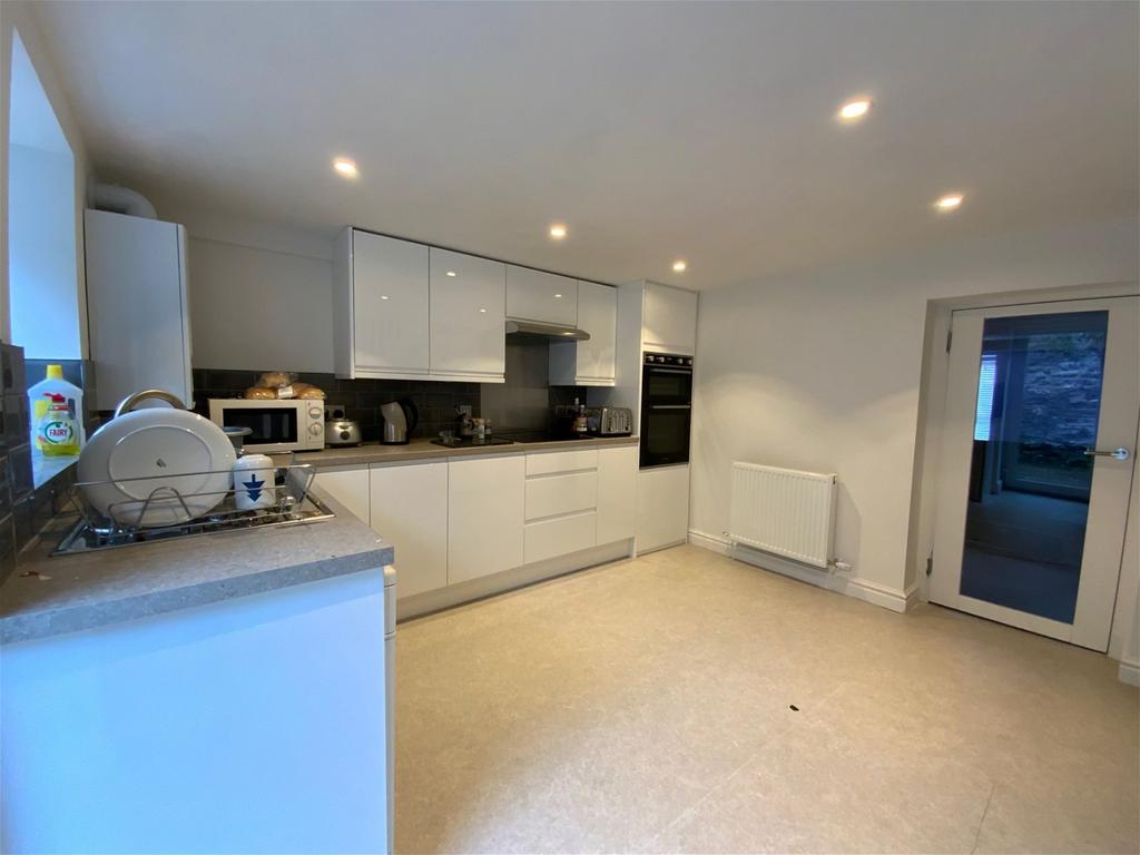 Stockport Road, Gee Cross, Hyde, SK14 5RA 2 bed terraced house for sale