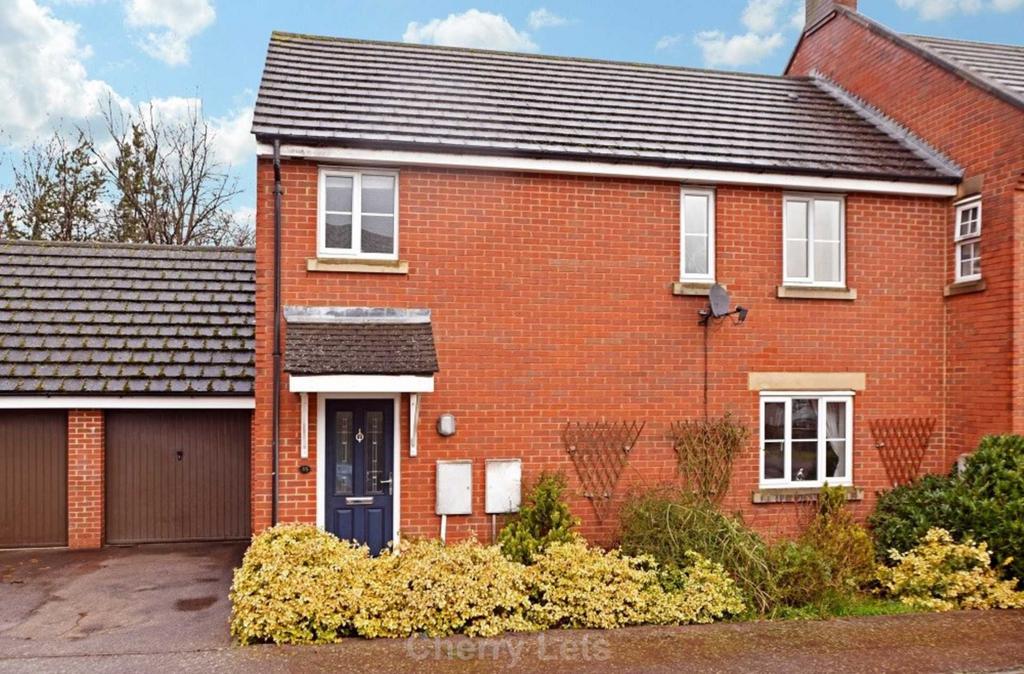 Stroud Close, Banbury OX16 3 bed semidetached house £1,495 pcm (£345 pw)