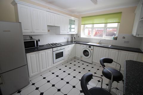 2 bedroom apartment to rent, Seaview Court, Harold Road, Clacton-on-Sea