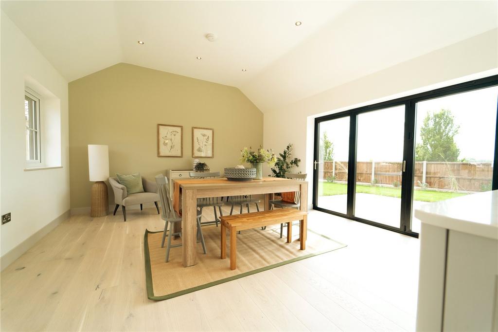 Yarmouth Road, Blofield, Norwich, Norfolk, NR13 4 bed detached house