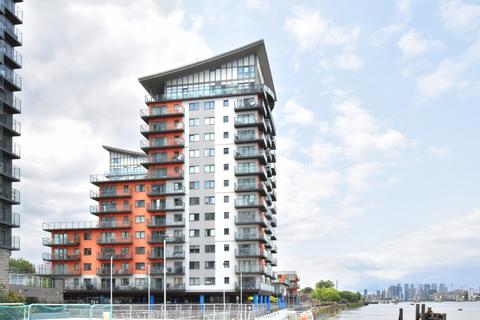 2 bedroom flat to rent, Mast Quay, London, SE18