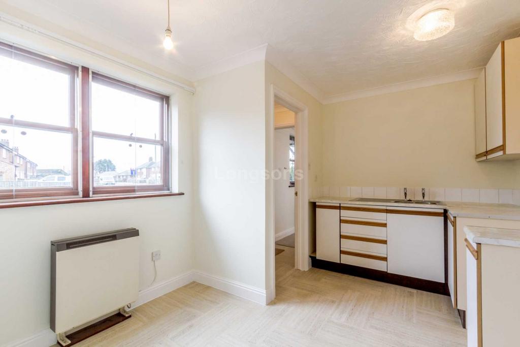 Hollywell Gardens, Swaffham 2 bed flat £585 pcm (£135 pw)