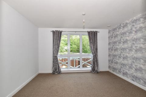 12 Booth Close, Snodland, ME6 5SG
