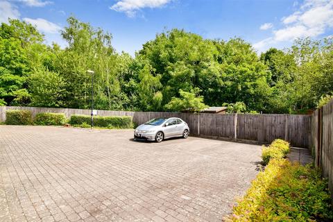 12 Booth Close, Snodland, ME6 5SG