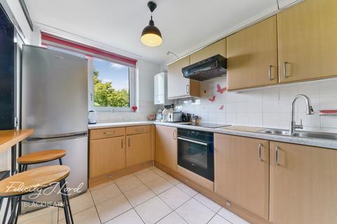 2 bedroom flat for sale - Winchester House SE18, London