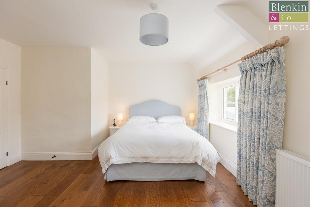 Chimes Cottage Bedroom 1-2