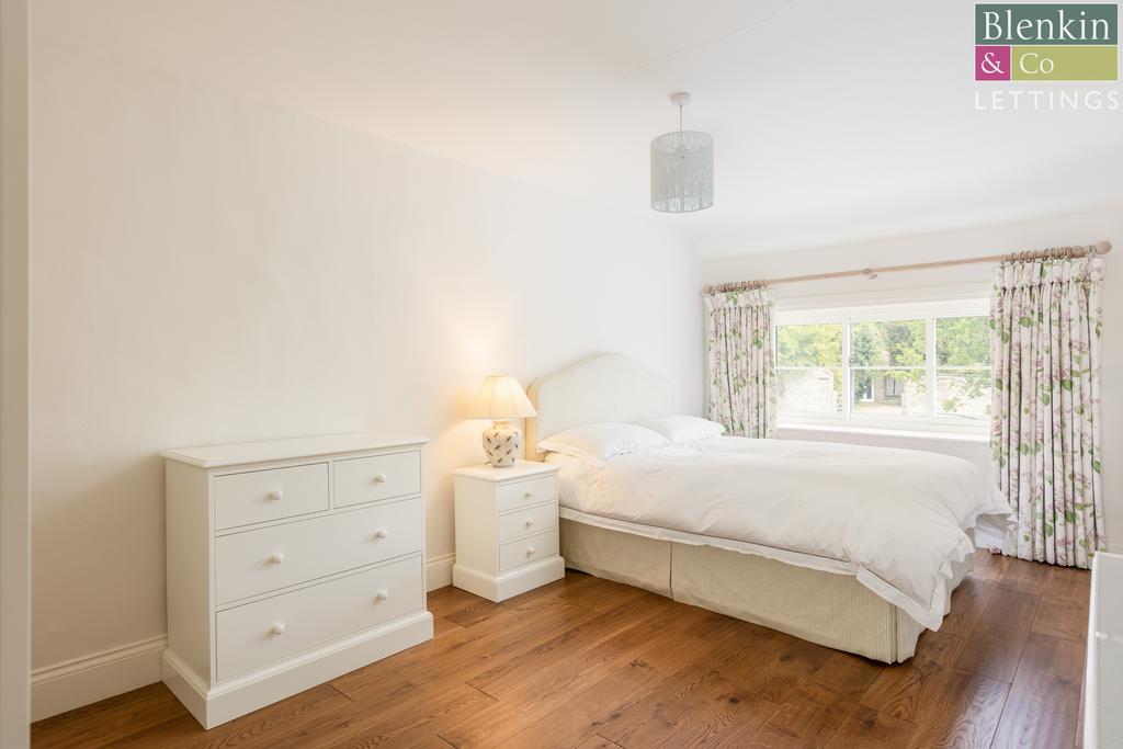 Chimes Cottage Bedroom 2-1