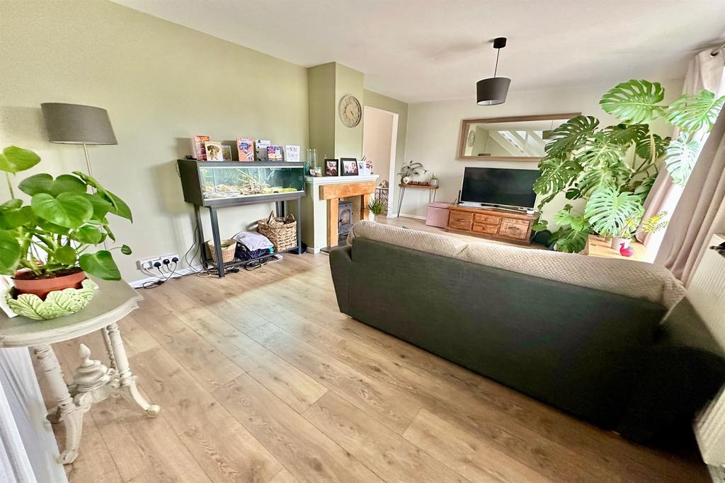 Rosemary Avenue, Braintree, CM7 3 bed semidetached house £325,000