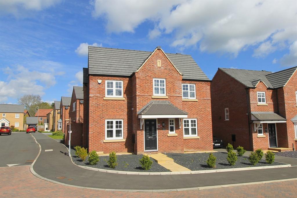 Carnation Road, Loughborough, LE11 4 bed detached house £1,850 pcm (£