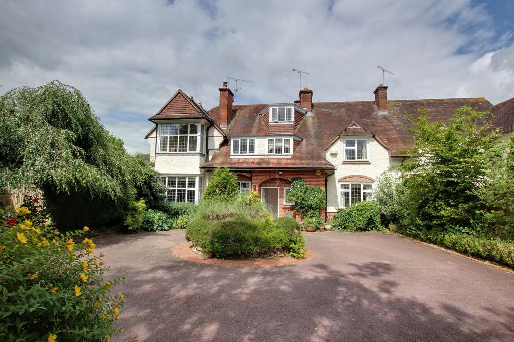 Lucastes Road, Haywards Heath, RH16 6 bed semidetached house £1,500,000