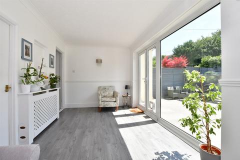 15 Stonehall Road, Lydden, Dover, CT15 7JT