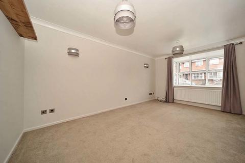 3 bedroom terraced house to rent, Bessancourt, Holmes Chapel