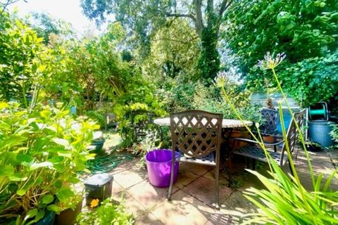 7 West Chantry, Harrow, HA3 6NX