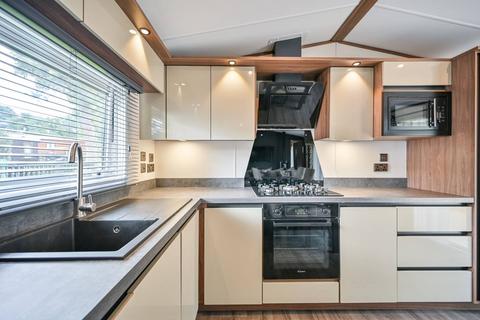 2 bedroom mobile home for sale, Edgeley Park, Farley Green, Guildford, GU5