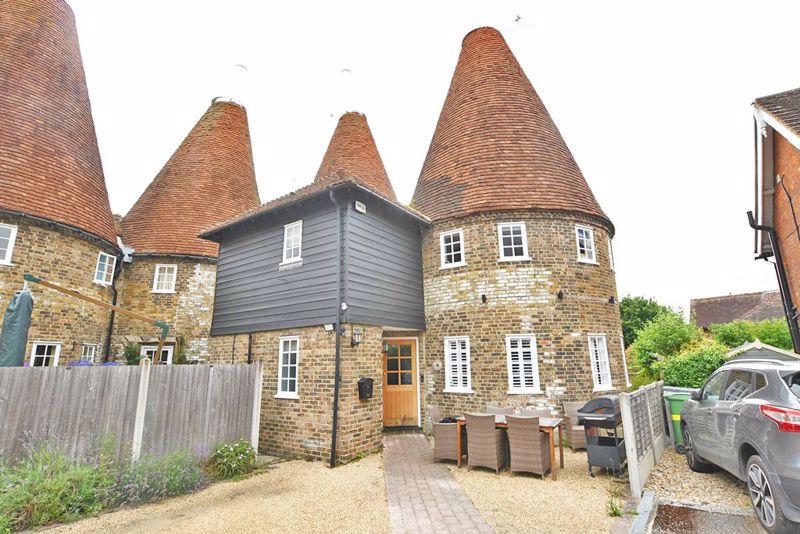 The Green, Bearsted 4 bed detached house for sale £1,000,000