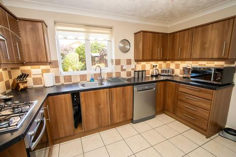 4 bedroom detached house for sale - The Green, March, PE15
