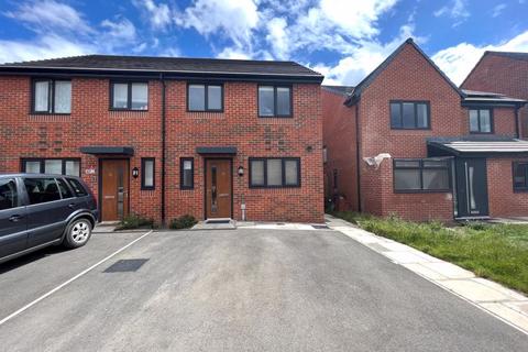 3 bedroom semi-detached house to rent, Elderflower drive, Salford