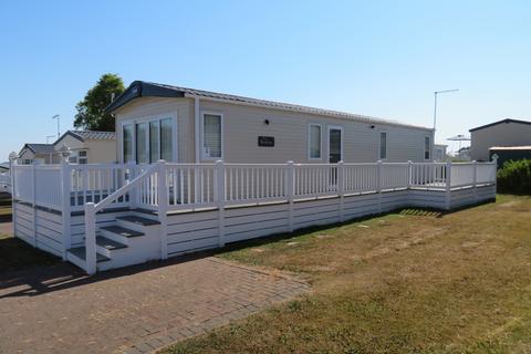 3 bedroom mobile home for sale - Seaview Avenue, West Mersea