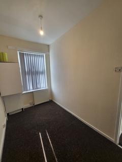2 bedroom terraced house to rent, Highfield Road, Salford
