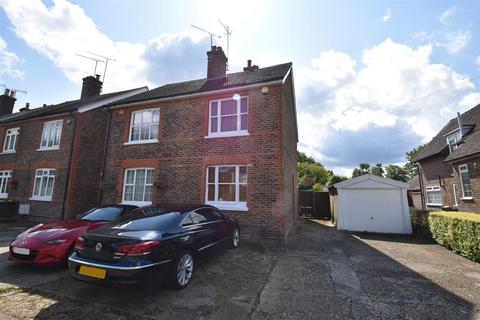 3 bedroom house to rent, Church Road, Horley