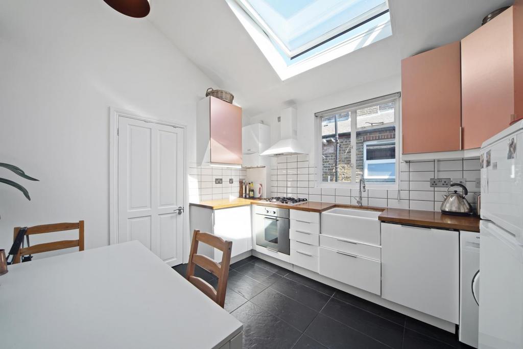 Dining area with volted ceiling