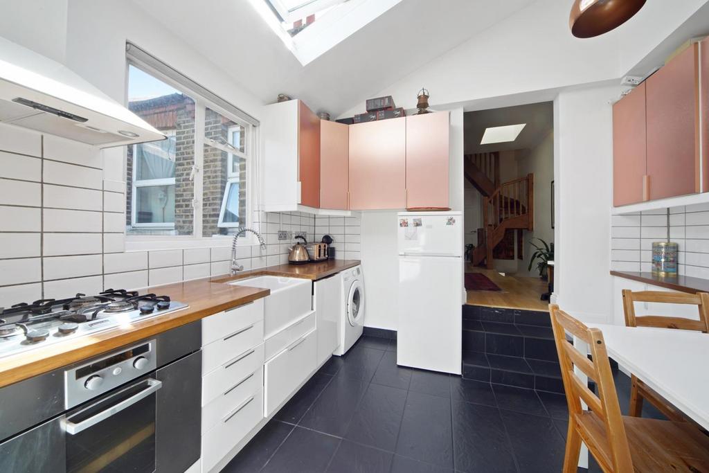 White lacquered eat in kitchen with hardwood workt