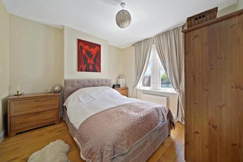 undefined, Kilburn Lane, Queens Park, London