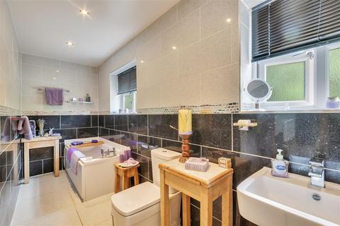 Ty Dre Methodist Hill, Froncysyllte, Llangollen, LL20 7SN