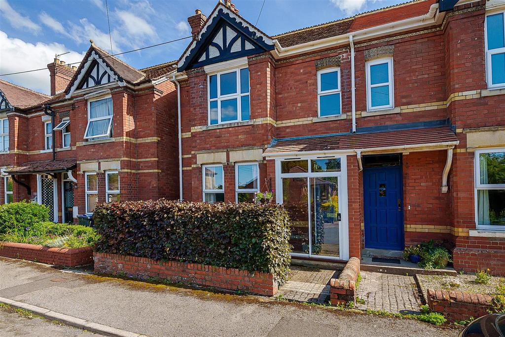 Avon Road, Devizes 3 bed semidetached house for sale £375,000