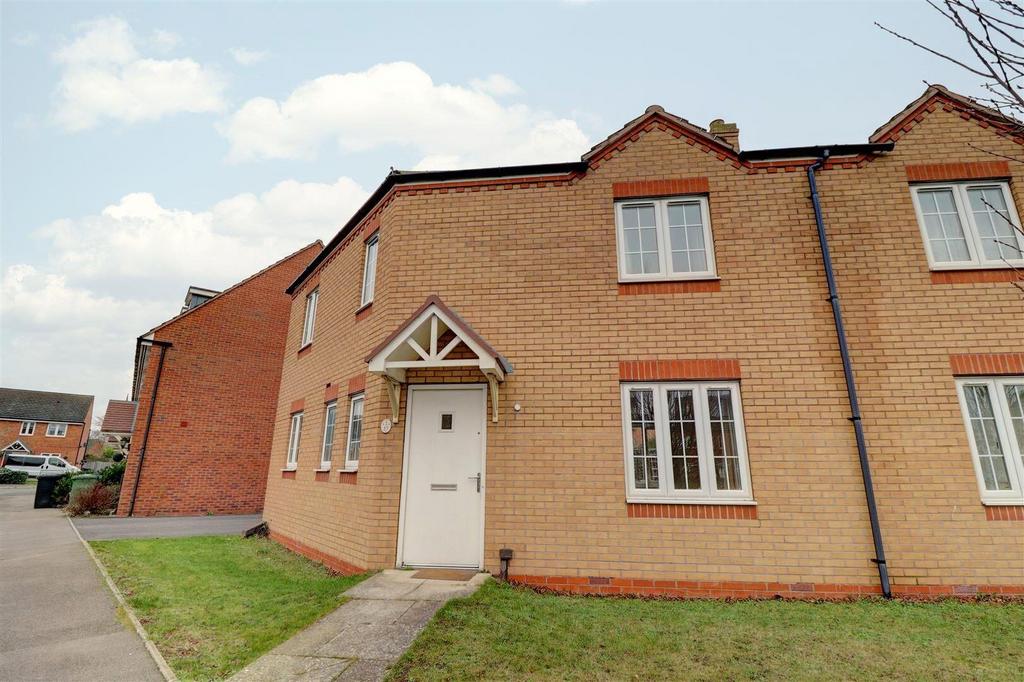 Cornflower Drive, Evesham 3 bed semidetached house £995 pcm (£230 pw)