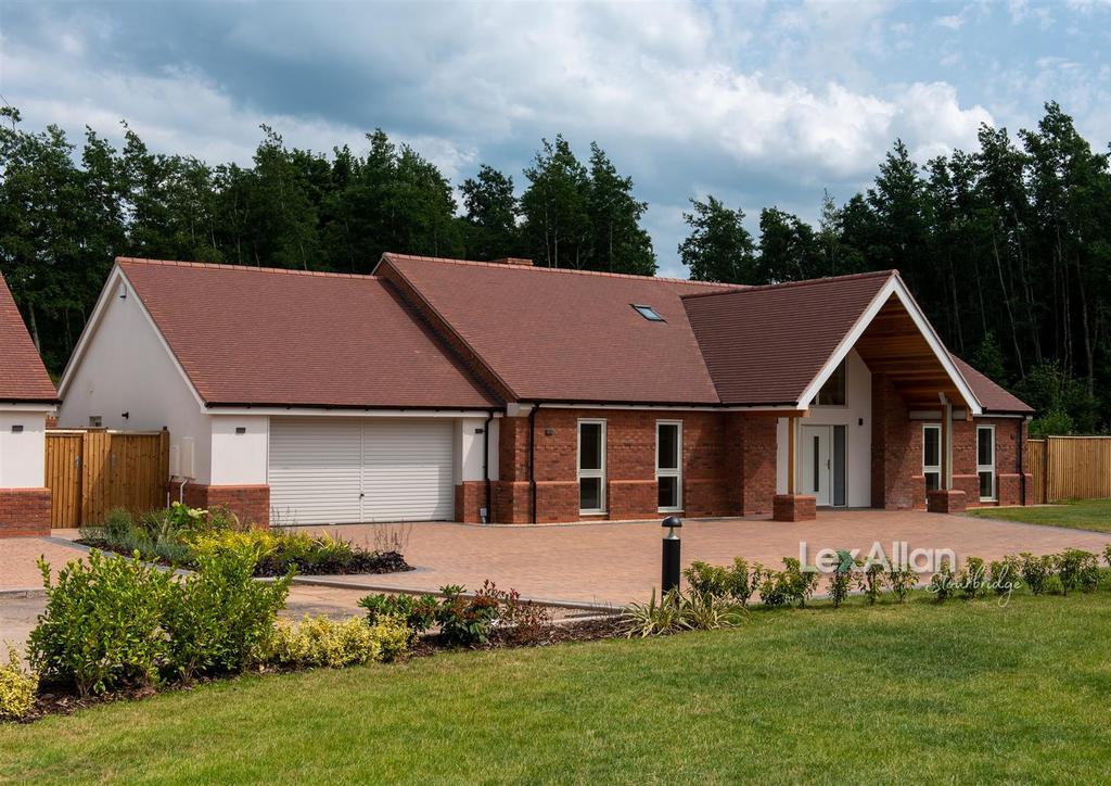 Manor Gardens, Hackmans Gate, Clent, Stourbridge 3 bed detached house