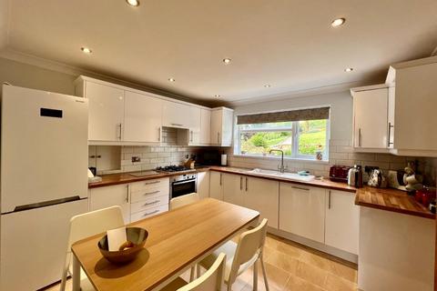 10 Burnt Oak, Dursley, GL11 4HD