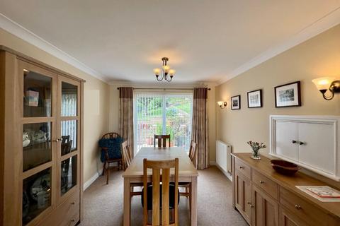 10 Burnt Oak, Dursley, GL11 4HD